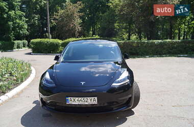 Седан Tesla Model 3 2022 в 