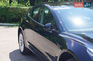 Седан Tesla Model 3 2022 в 