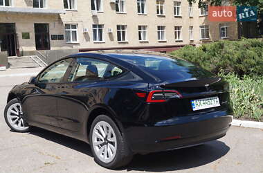 Седан Tesla Model 3 2022 в 