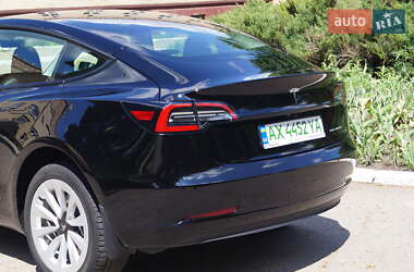 Седан Tesla Model 3 2022 в 