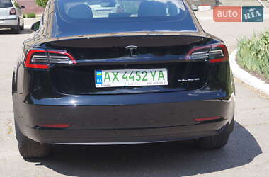 Седан Tesla Model 3 2022 в 
