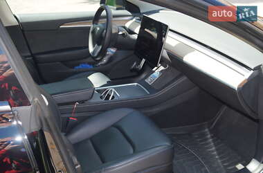 Седан Tesla Model 3 2022 в 