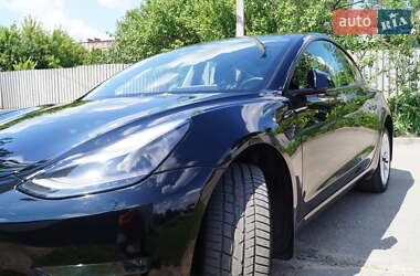 Седан Tesla Model 3 2022 в 
