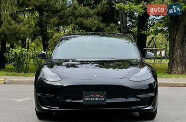 Седан Tesla Model 3 2021 в 