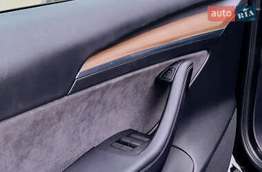 Седан Tesla Model 3 2021 в 