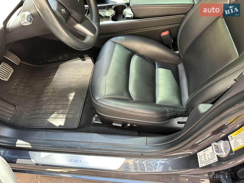 Седан Tesla Model 3 2018 в Києві