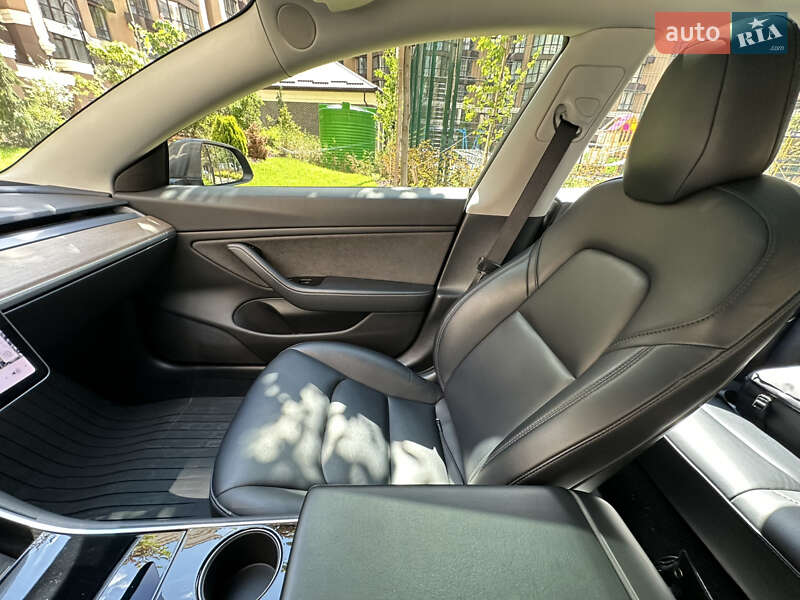 Седан Tesla Model 3 2018 в Києві