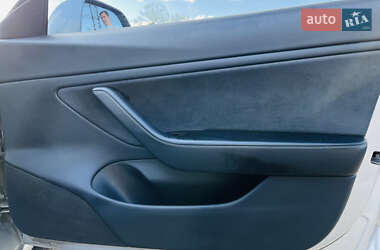 Седан Tesla Model 3 2018 в 