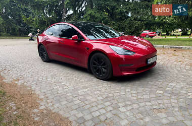 Седан Tesla Model 3 2021 в Киеве