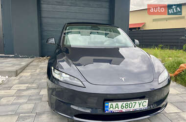 Седан Tesla Model 3 2024 в 