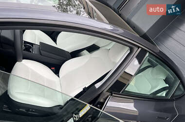 Седан Tesla Model 3 2024 в 