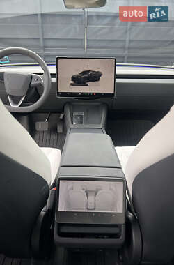 Седан Tesla Model 3 2024 в 