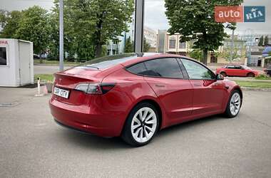Седан Tesla Model 3 2022 в 