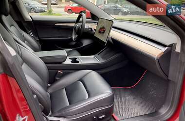 Седан Tesla Model 3 2022 в 