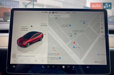 Седан Tesla Model 3 2022 в 