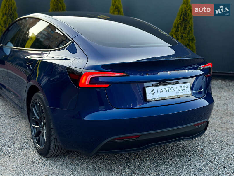 Седан Tesla Model 3 2024 в Одесі