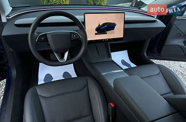 Седан Tesla Model 3 2024 в 