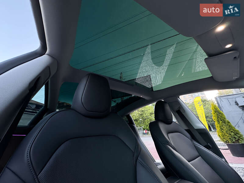 Седан Tesla Model 3 2024 в Одесі