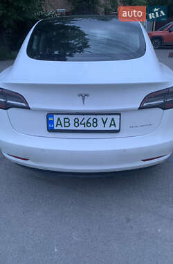 Седан Tesla Model 3 2021 в 