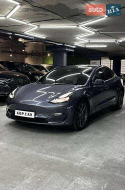 Седан Tesla Model 3 2022 в 