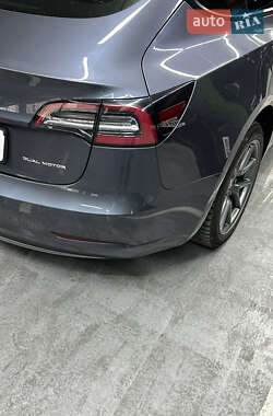 Седан Tesla Model 3 2022 в 