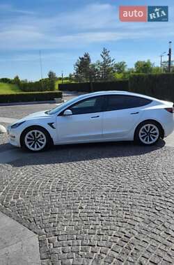 Седан Tesla Model 3 2021 в 