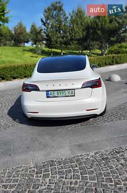 Седан Tesla Model 3 2021 в 