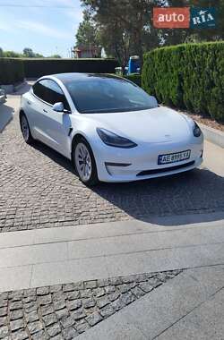 Седан Tesla Model 3 2021 в 