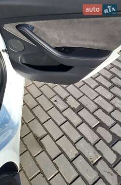 Седан Tesla Model 3 2021 в 