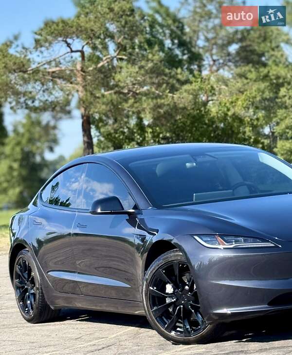Седан Tesla Model 3 2024 в Дніпрі