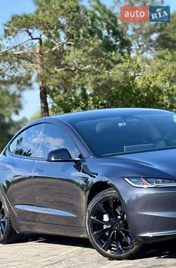 Седан Tesla Model 3 2024 в 