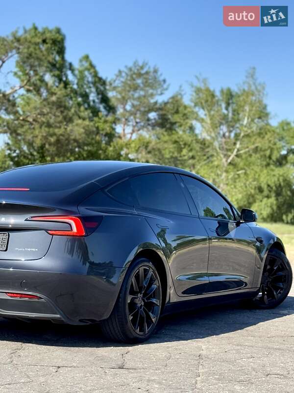 Седан Tesla Model 3 2024 в Дніпрі