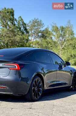 Седан Tesla Model 3 2024 в 