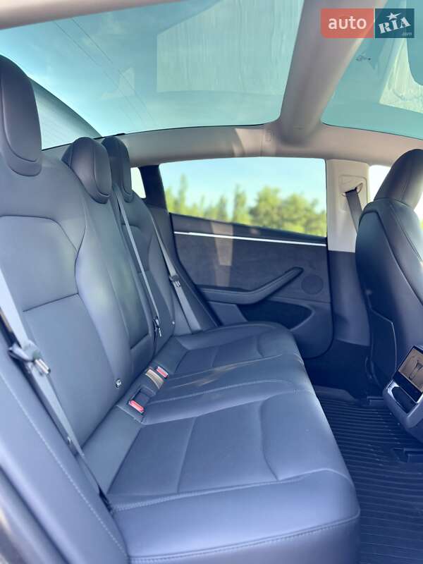 Седан Tesla Model 3 2024 в Дніпрі