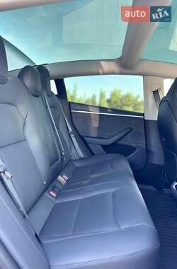 Седан Tesla Model 3 2024 в 