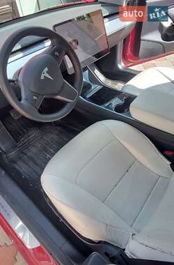 Седан Tesla Model 3 2019 в 