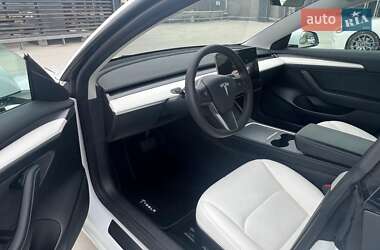 Седан Tesla Model 3 2022 в 