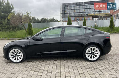 Седан Tesla Model 3 2022 в 