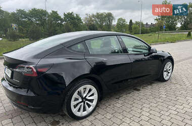 Седан Tesla Model 3 2022 в 