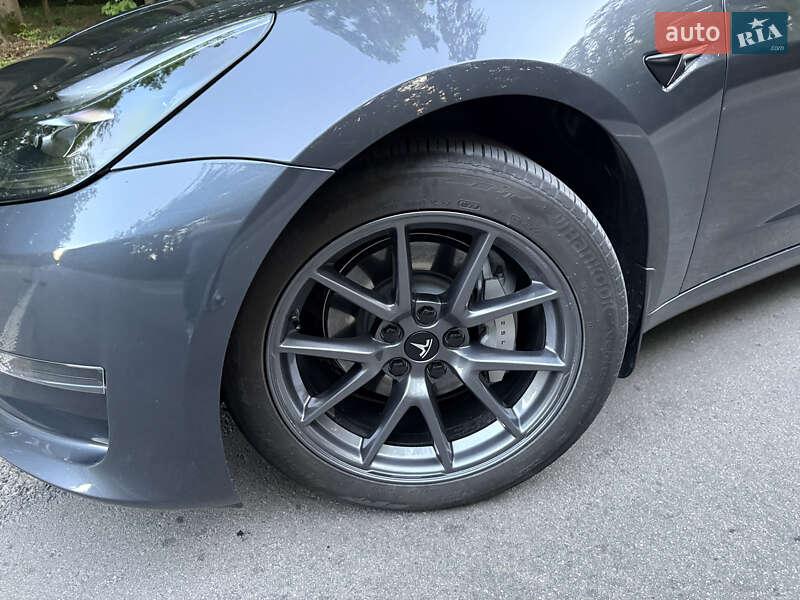 Седан Tesla Model 3 2023 в Полтаві