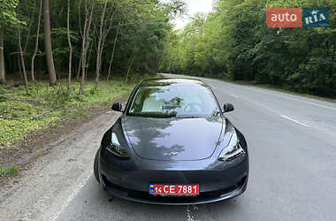 Седан Tesla Model 3 2023 в 