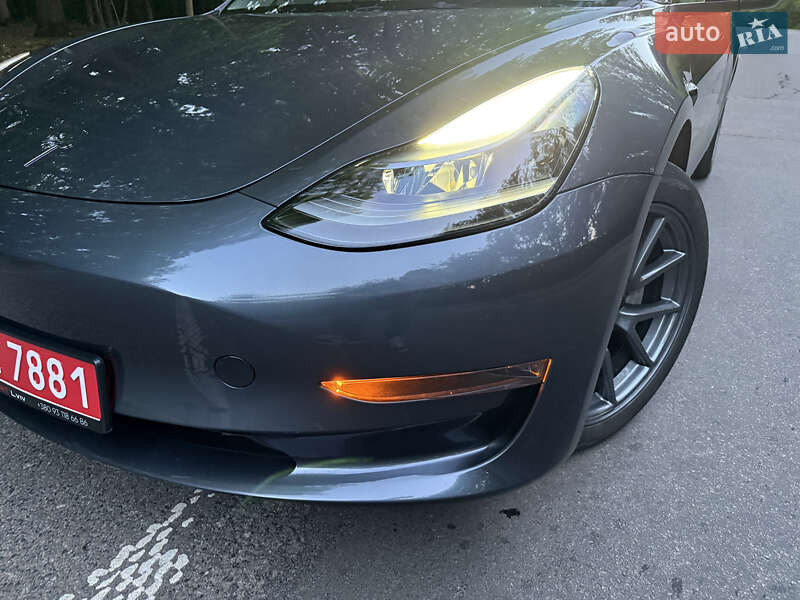 Седан Tesla Model 3 2023 в Полтаві