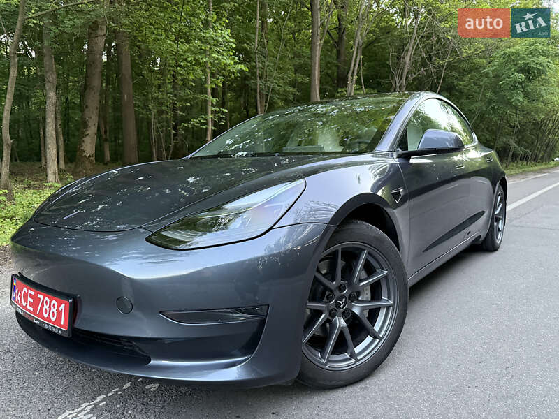 Седан Tesla Model 3 2023 в Полтаві
