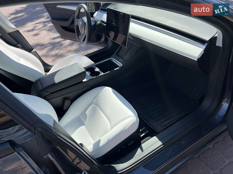 Седан Tesla Model 3 2023 в Полтаві