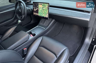 Седан Tesla Model 3 2021 в 