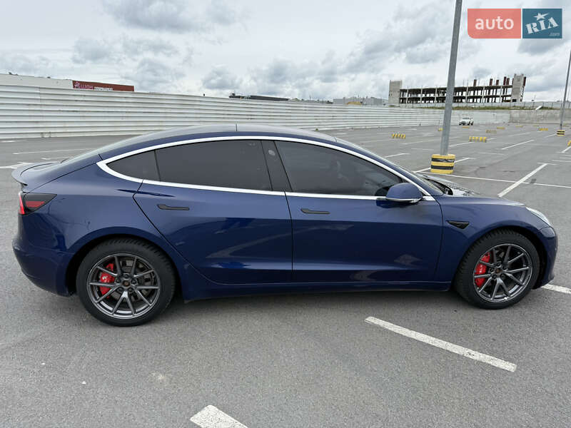 Седан Tesla Model 3 2018 в Львове