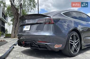 Седан Tesla Model 3 2020 в 