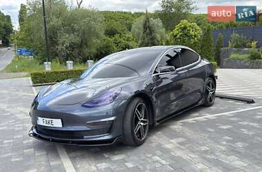 Седан Tesla Model 3 2020 в 