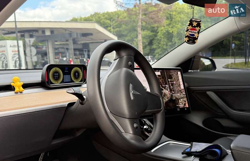 Седан Tesla Model 3 2020 в Ужгороді