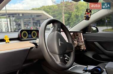 Седан Tesla Model 3 2020 в 